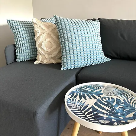 Eleven Long Gardens Old Town Center Apartment *