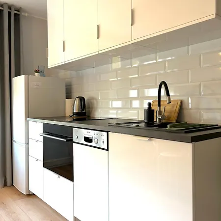 Eleven Long Gardens Old Town Center Apartment