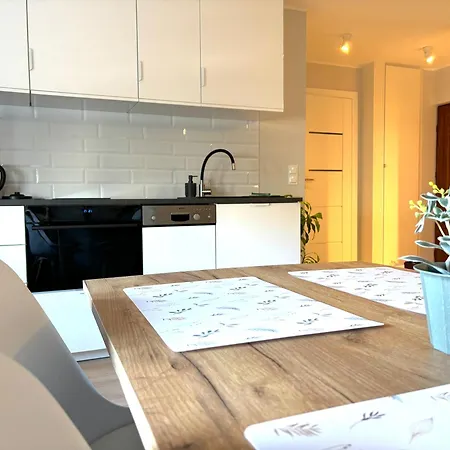 Apartment Eleven Long Gardens Old Town Center *