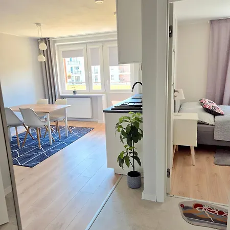 Eleven Long Gardens Old Town Center Apartment